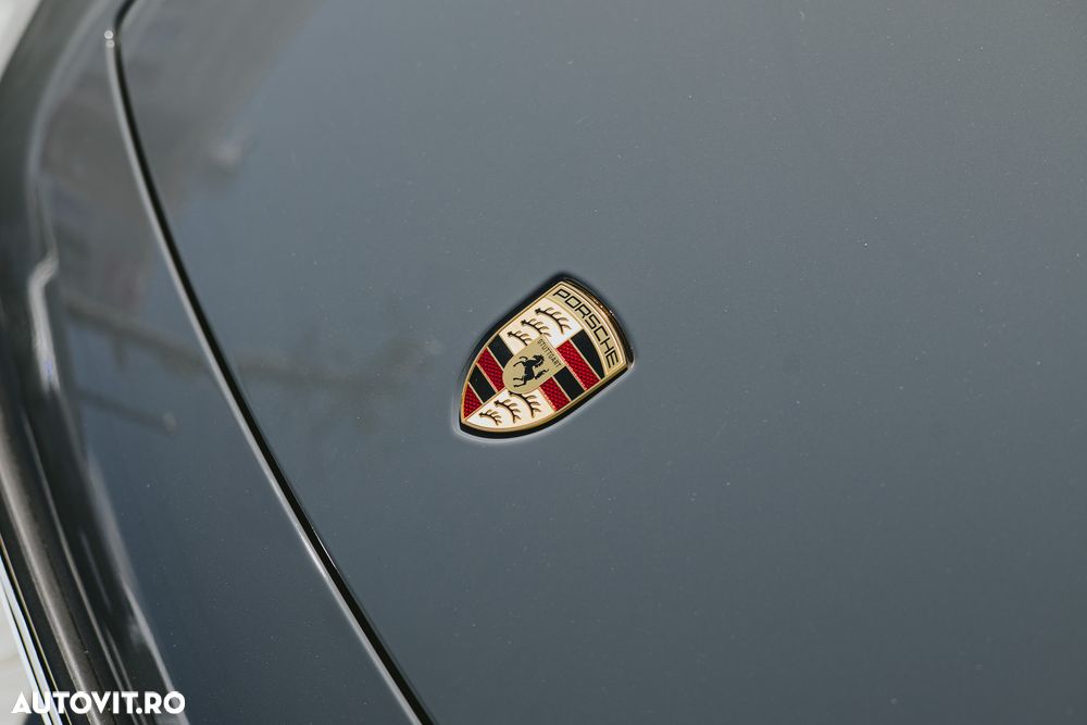 Porsche 911 4 GTS PDK - 8