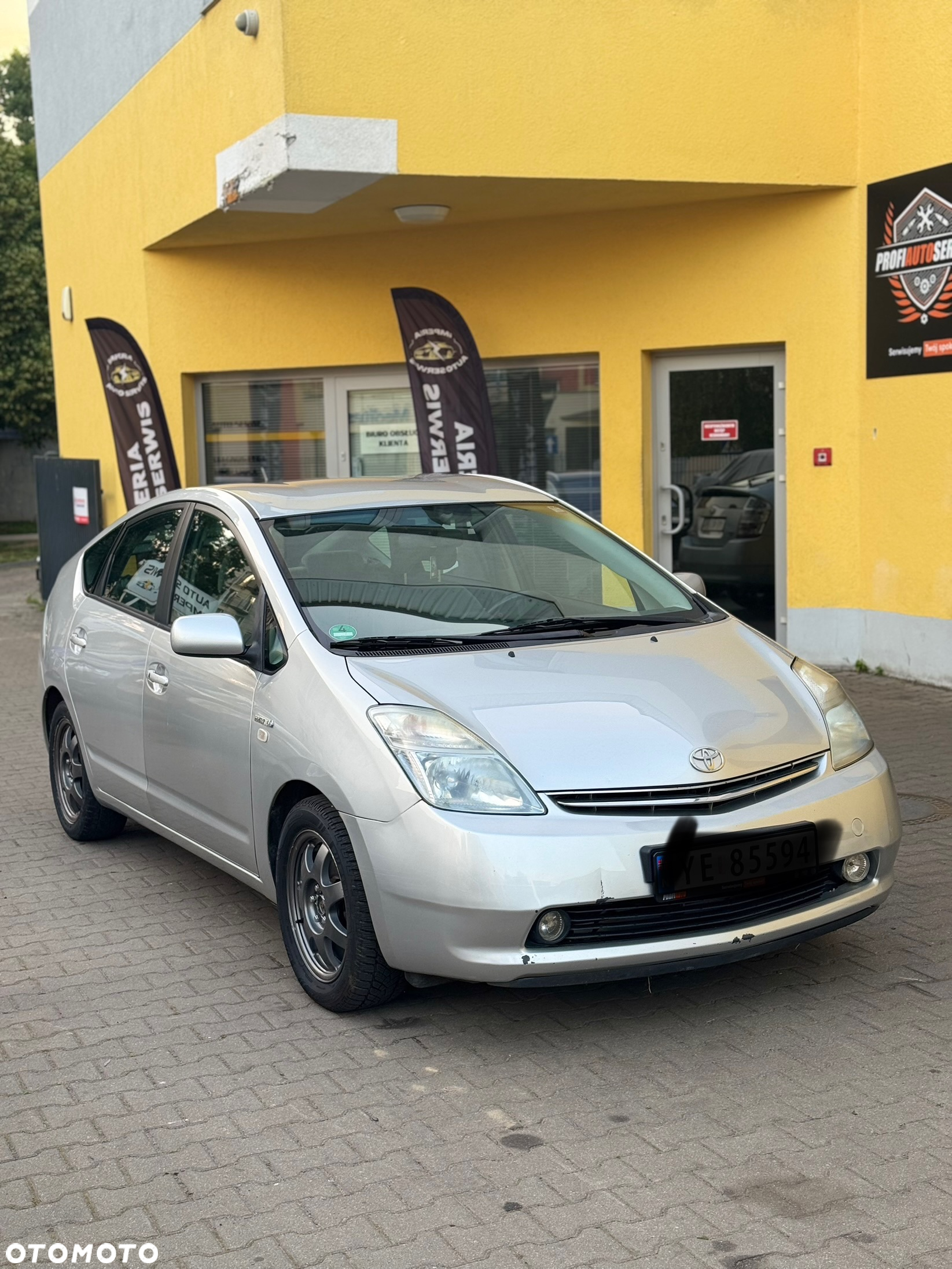 Toyota Prius (Hybrid) Executive - 2