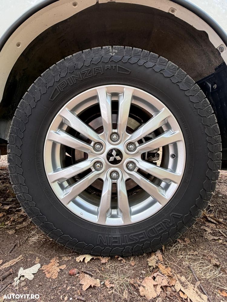Mitsubishi Pajero - 9