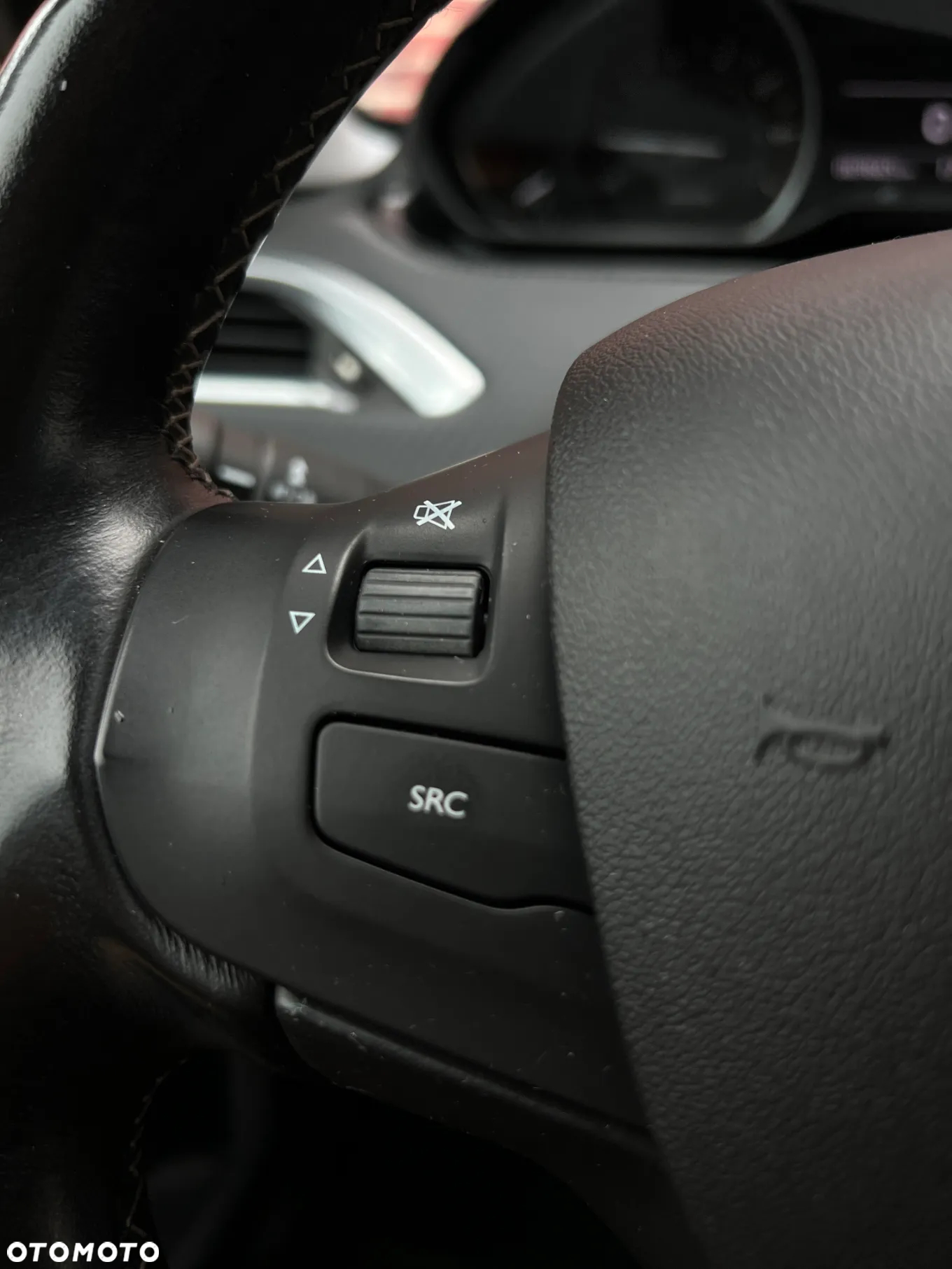 Peugeot 208 - 29