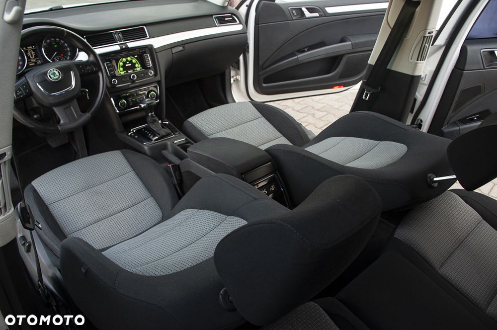 Skoda Superb 2.0 TDI DSG Ambition - 22