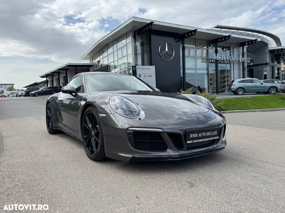 Porsche 911 Carrera 4 GTS PDK - 12