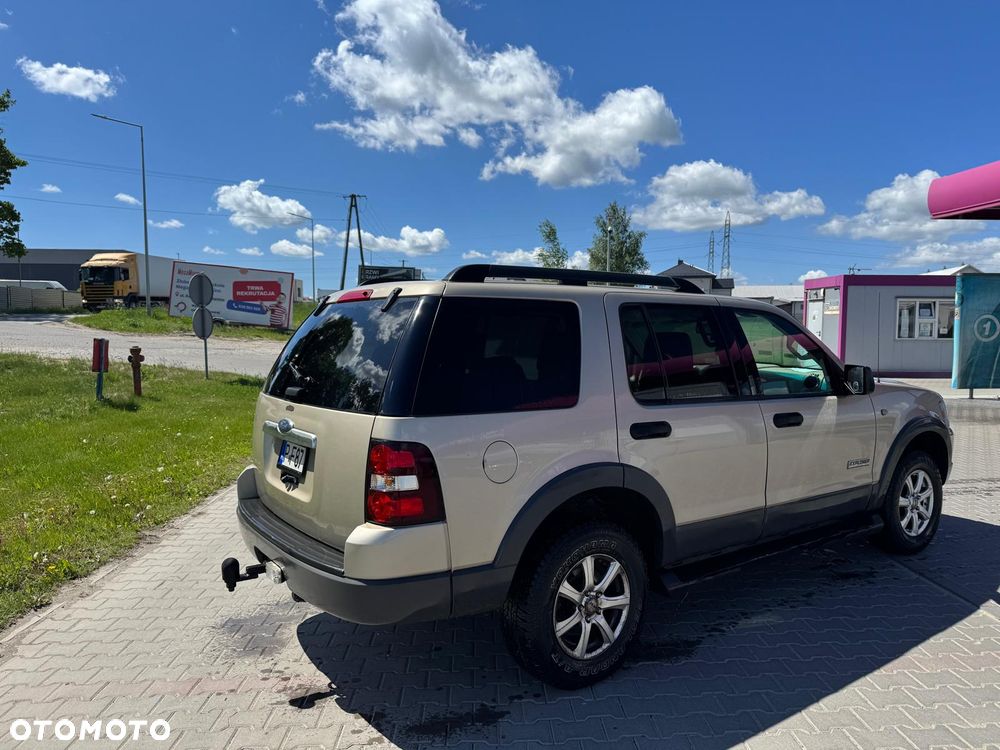 Ford Explorer - 16
