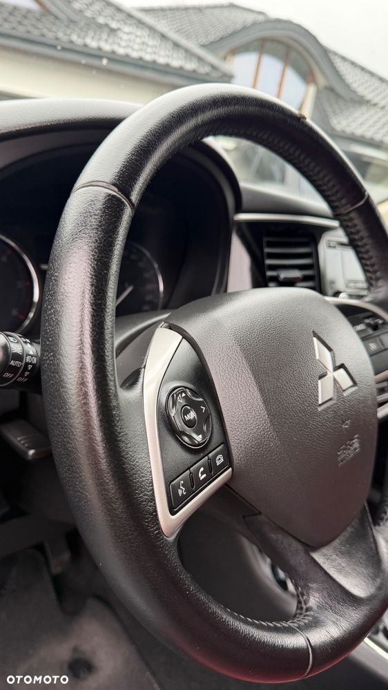 Mitsubishi Outlander 2.2 DI-D 4WD Plus - 18