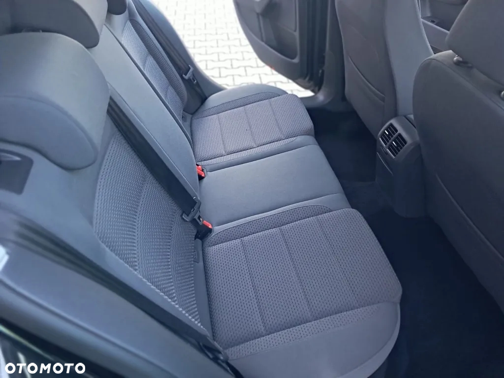 Volkswagen Golf 2.0 TDI DPF GT - 18