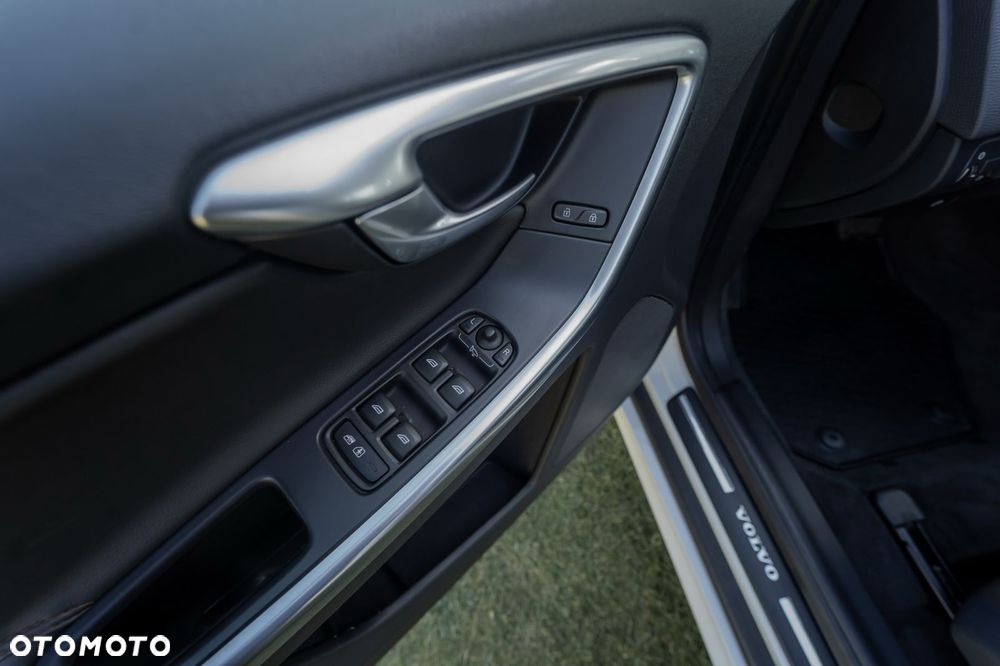 Volvo XC 60 D4 Geartronic Summum - 19