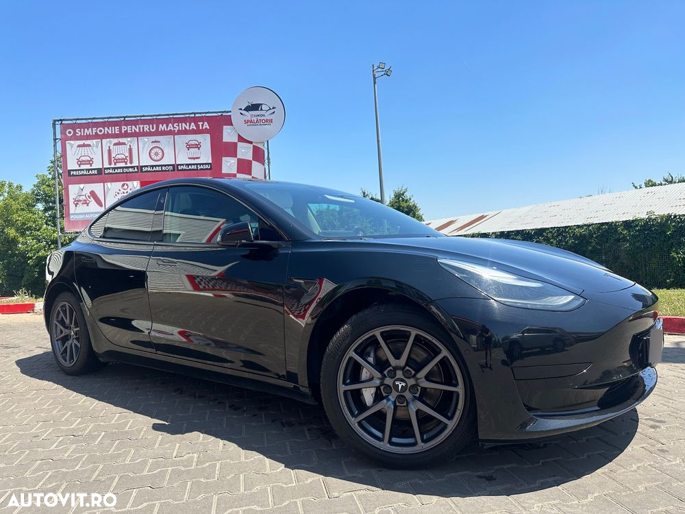 Tesla Model 3 - 4
