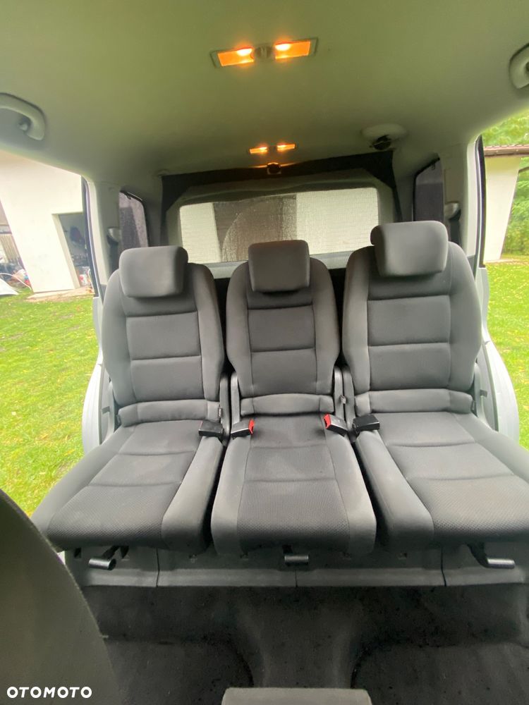 Volkswagen Touran - 18