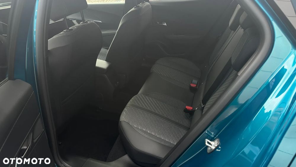 Peugeot 2008 PureTech mHEV Allure e-DCS6 - 12