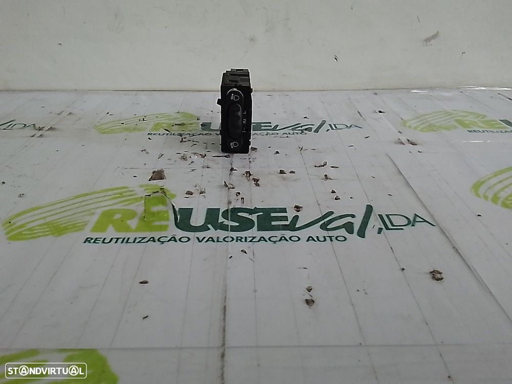 Interruptor Reg. Altura De Faróis	 Renault Clio Iii Caixa (Sb_, Sr_) - 1