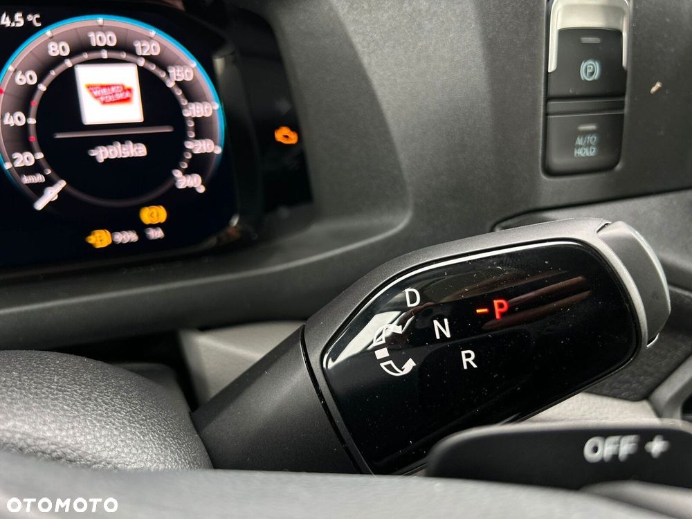 Volkswagen Crafter VOLKSWAGEN Crafter 35 Skrzyniowy z podwójną kabiną silnik: 2,0 l EU6 SCR 177 KM / skrzynia biegów: 4MOTION automatyczna 8-biegowa rozstaw osi: 3640 mm - 16