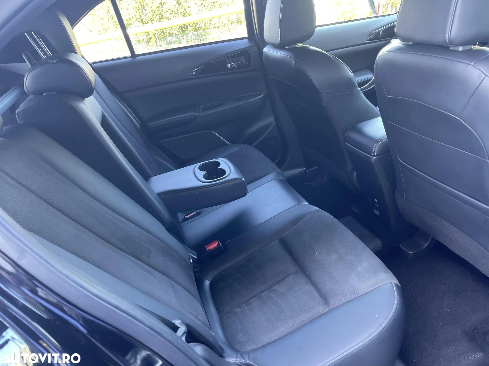 Mitsubishi Eclipse-Cross - 24