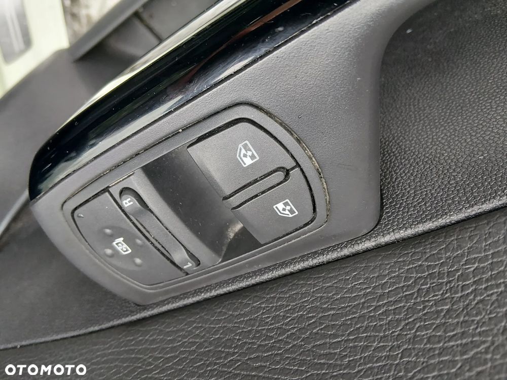 Opel Corsa 1.4 16V 150 Jahre - 10