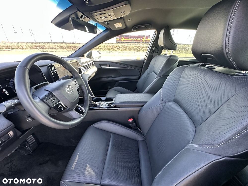 Toyota Camry - 11