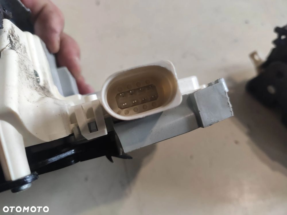 WG Zamek drzwi Prawy tył Audi A4 B9 A5 Q5 4G0839016F 8 PIN - 2