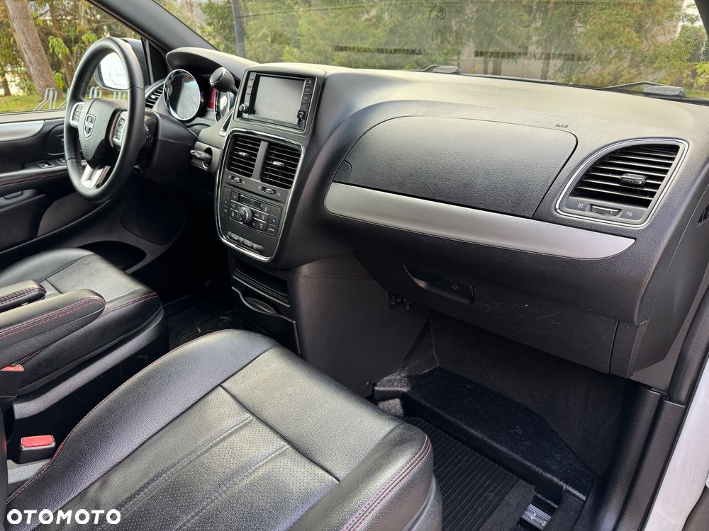 Dodge Grand Caravan 3.6 R/T - 30