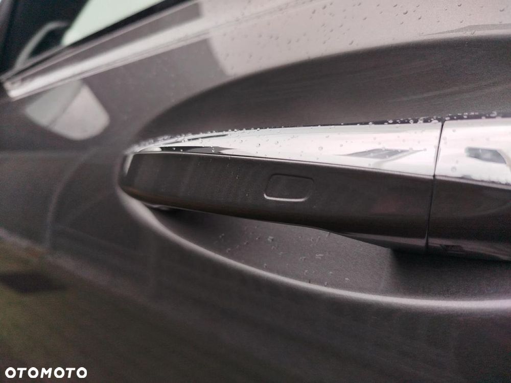 Mercedes-Benz GLB - 24