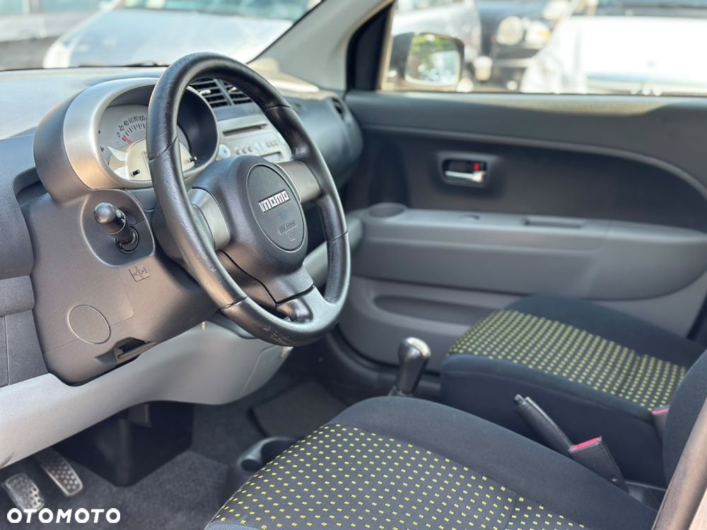 Daihatsu Sirion - 6