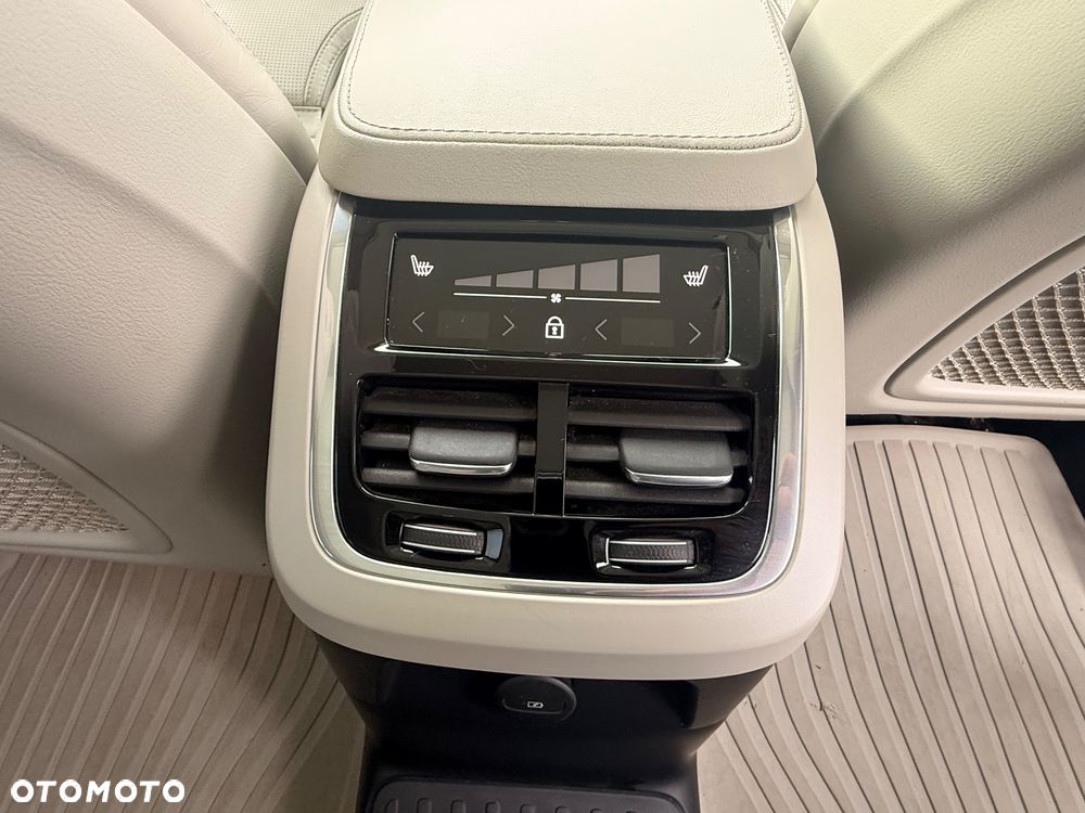 Volvo XC 90 T8 AWD Plug-In Hybrid Ultimate Bright 7os - 12