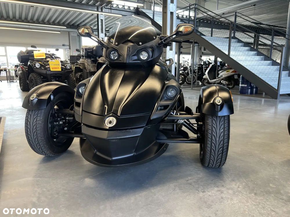 Can-Am Spyder - 17