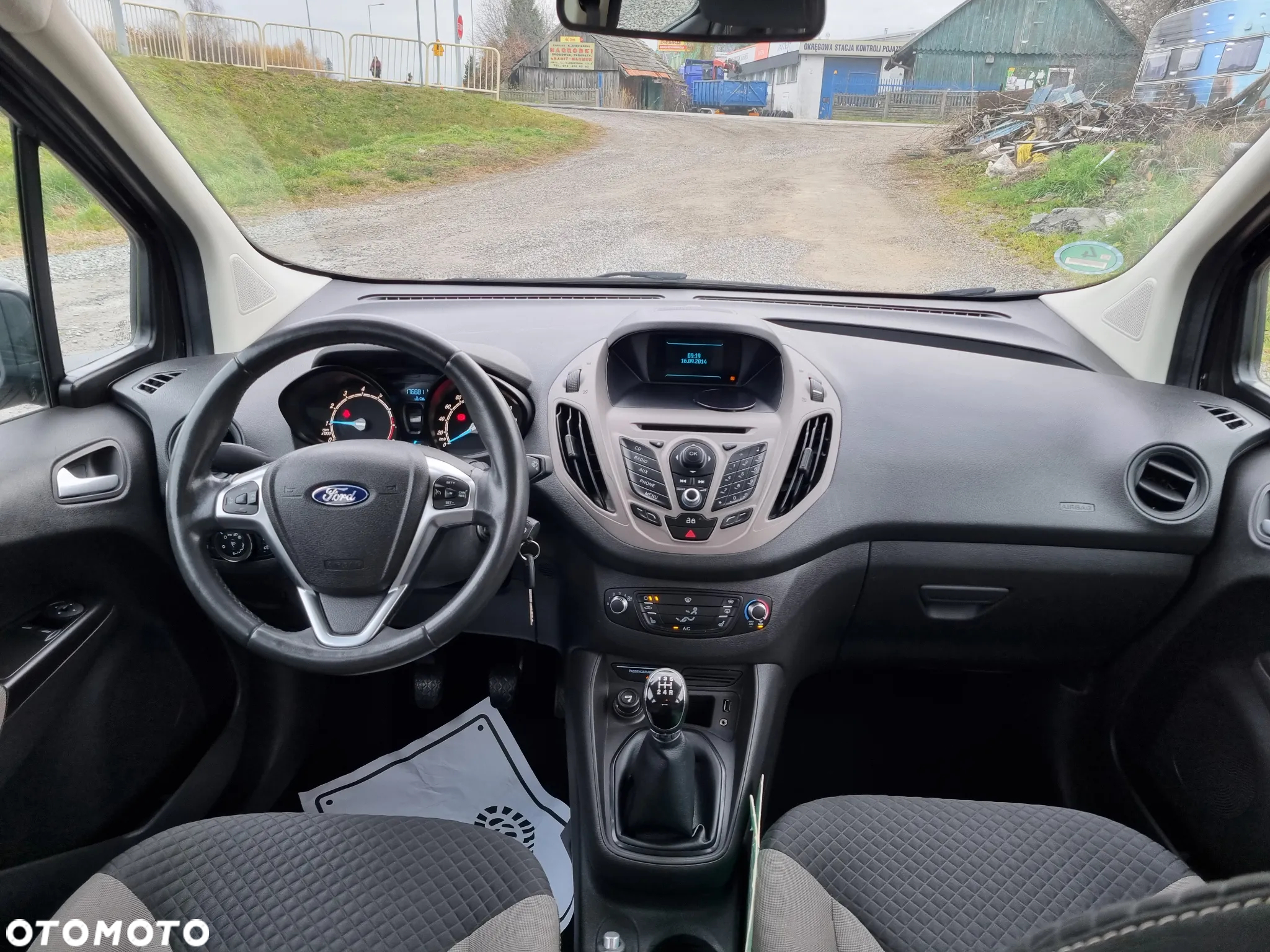 Ford Tourneo Courier 1.0 EcoBoost S&S Ambiente - 17