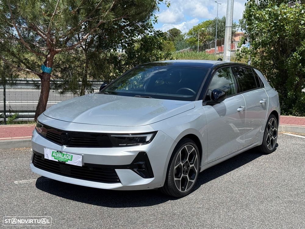 Opel Astra 1.2 T GS - 2
