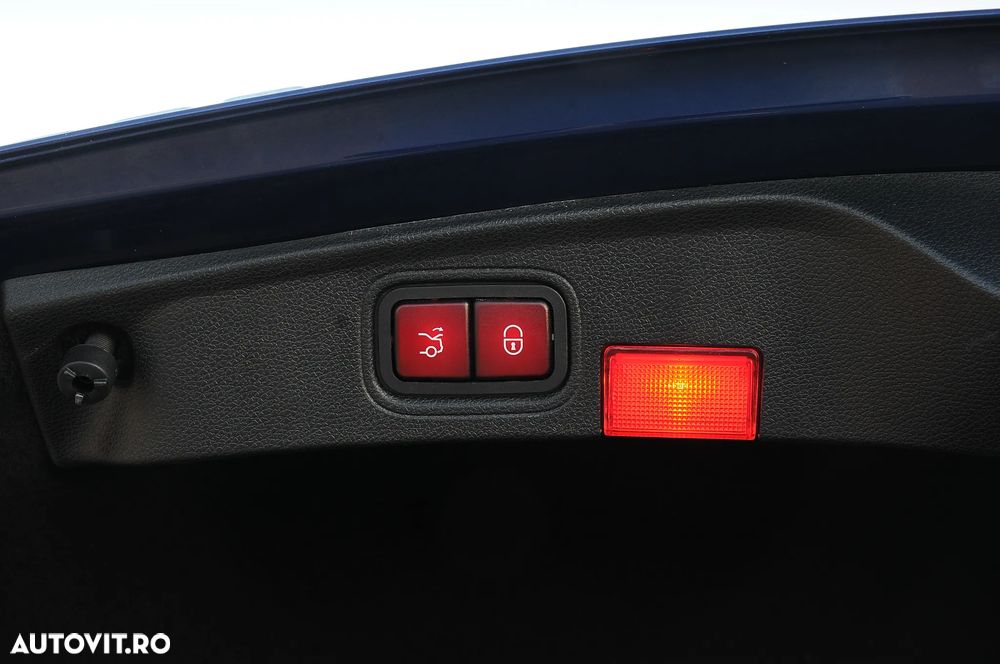 Mercedes-Benz C 300 4MATIC Aut. - 35