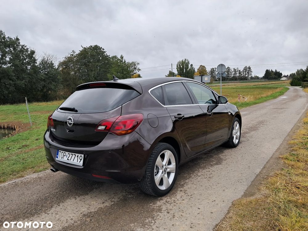 Opel Astra IV 1.4 T Cosmo - 4
