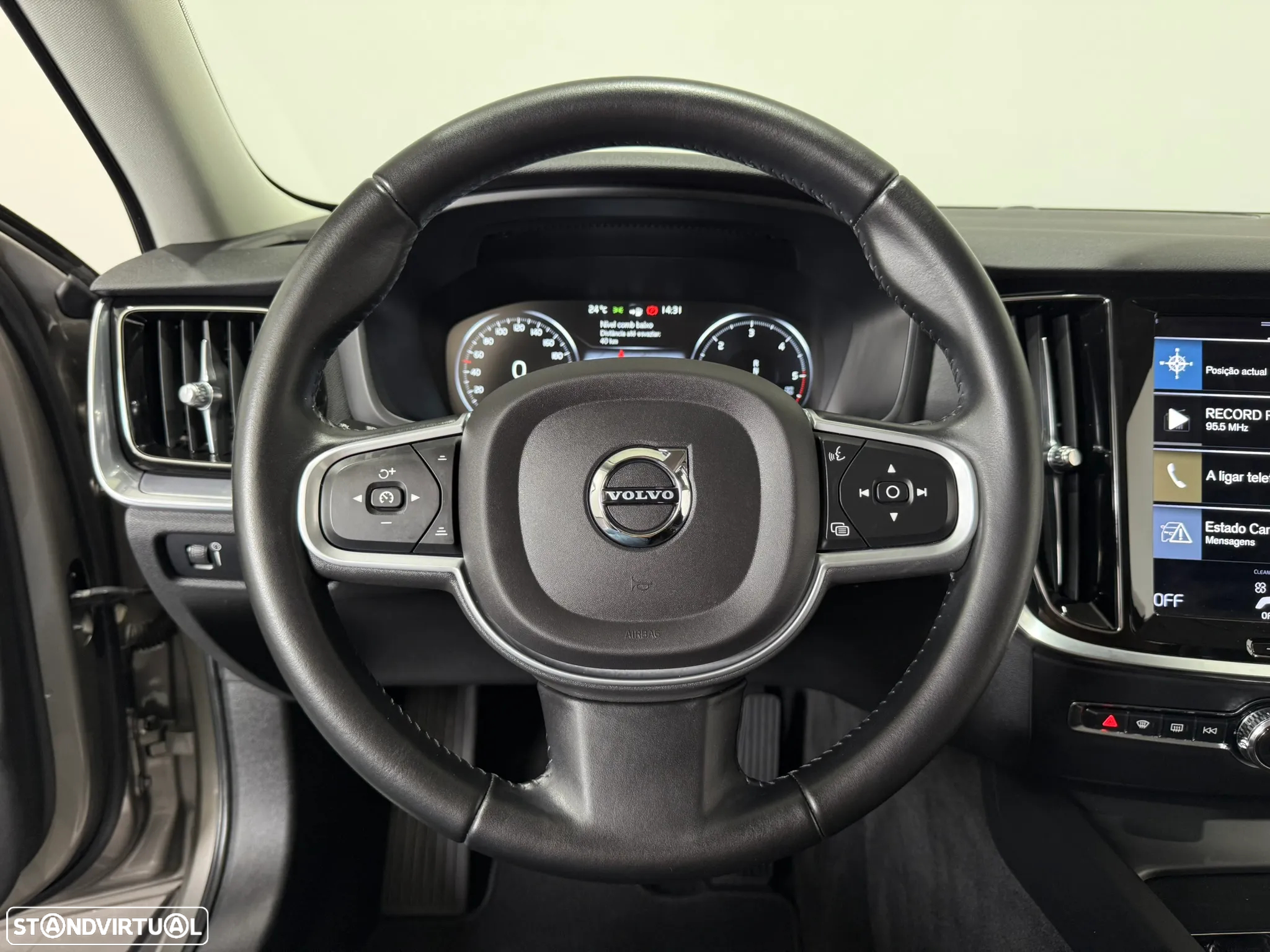 Volvo V60 2.0 B4 Momentum Geartronic - 23