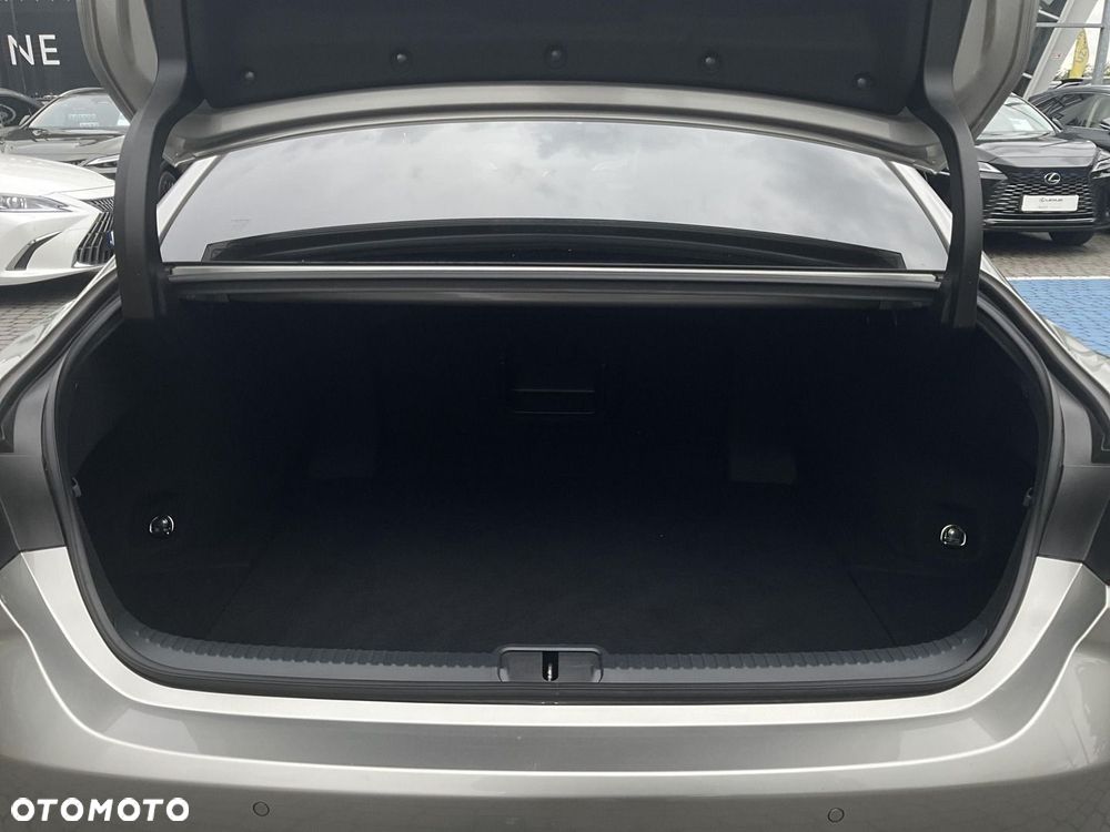 Lexus ES 300h F Sport Design - 34