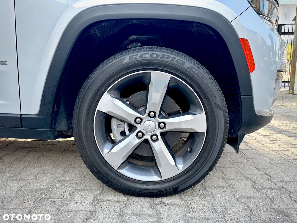 Jeep Grand Cherokee - 38