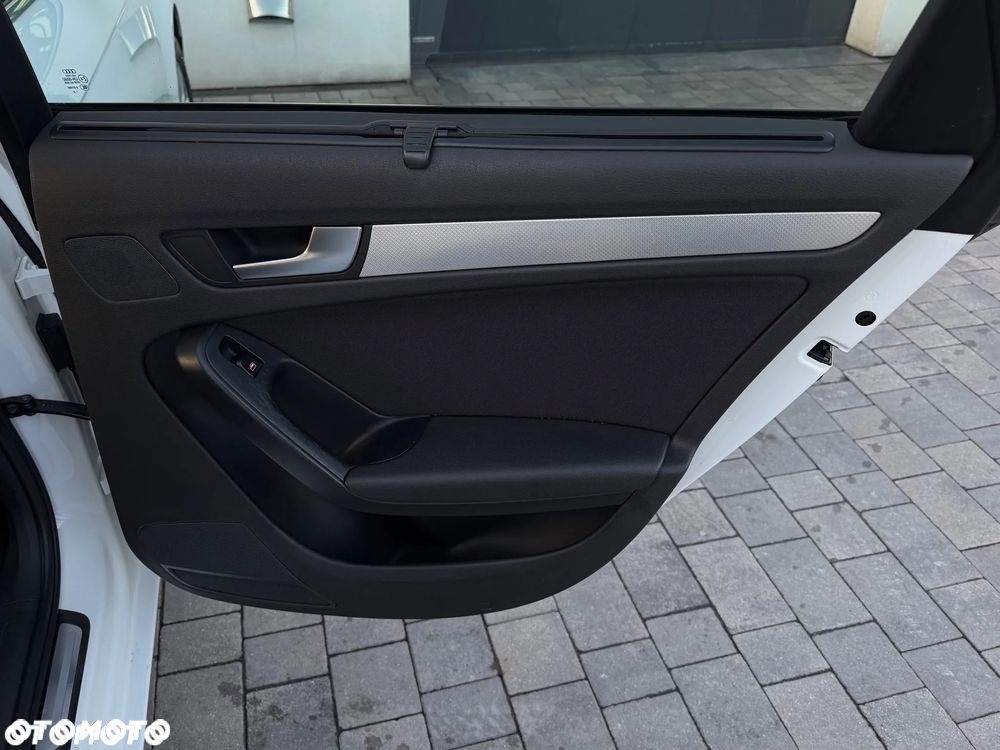 Audi A4 Avant 2.0 TDI DPF quattro Ambition - 31