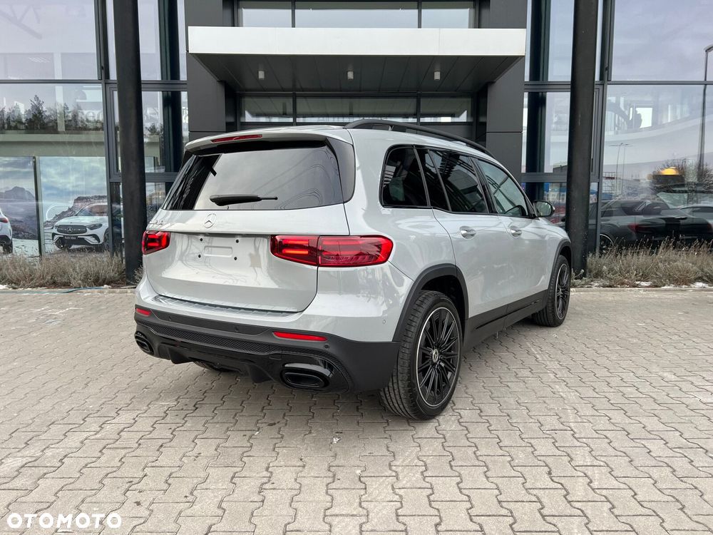 Mercedes-Benz GLB - 16