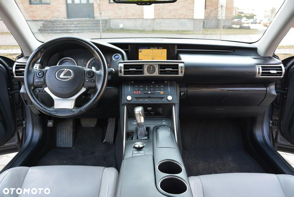 Lexus IS Luxury Line - 22