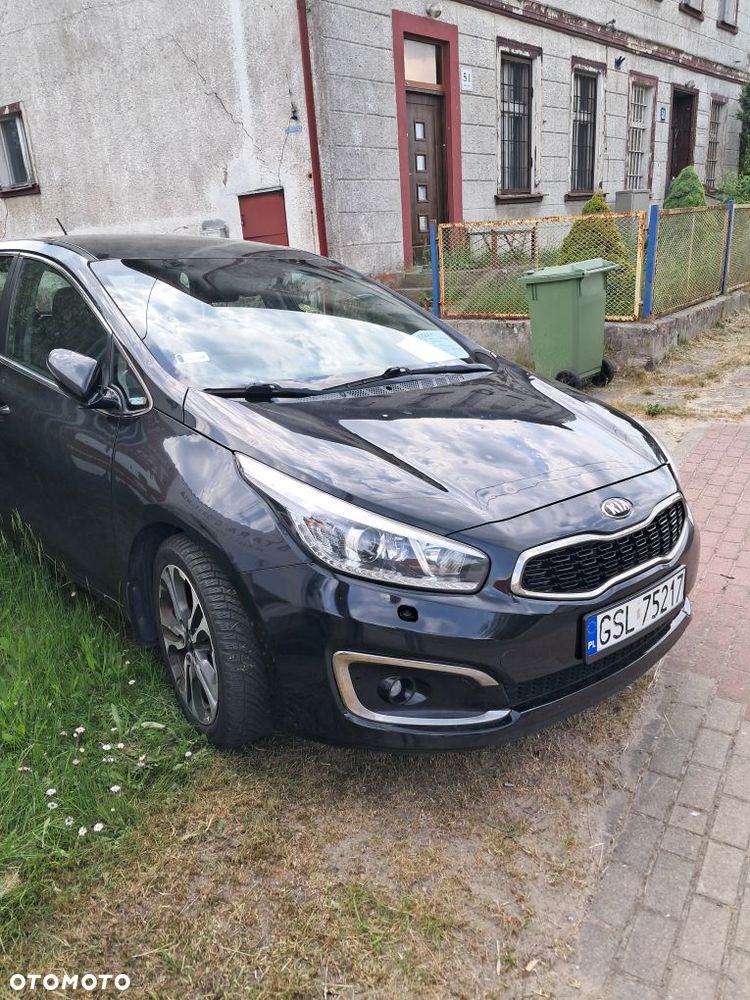 Kia Ceed 1.6 CRDi 136 ISG Dream-Team Edition - 1