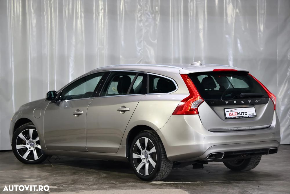 Volvo V60 D6 Plug-In-Hybrid AWD Geartronic Momentum - 4
