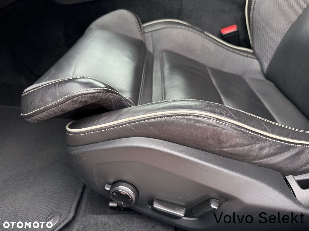 Volvo S60 B5 B AWD Plus Dark - 23