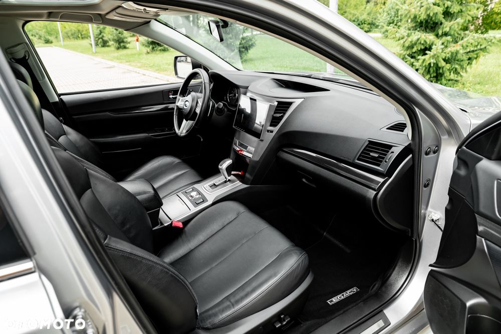 Subaru Legacy 2.5i GT - 24