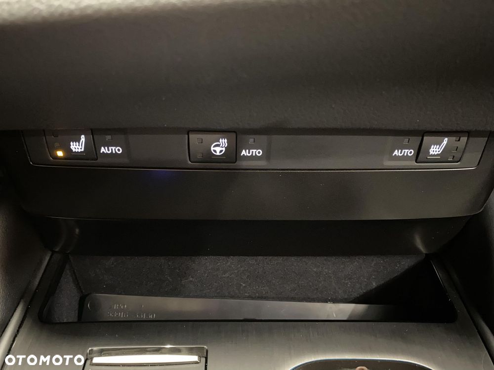 Lexus ES 300h Business Edition - 16