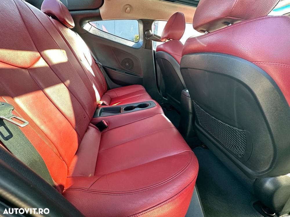 Hyundai Veloster - 11