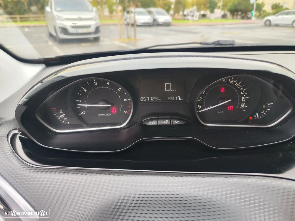 Peugeot 208 1.2 PureTech Style - 32