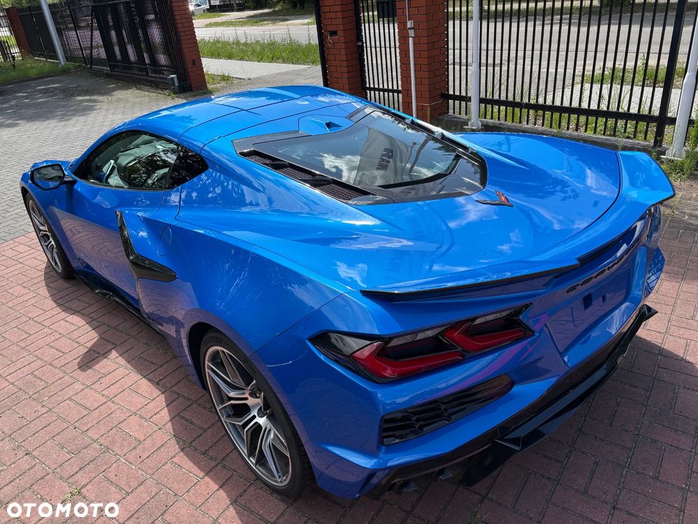 Chevrolet Corvette - 11