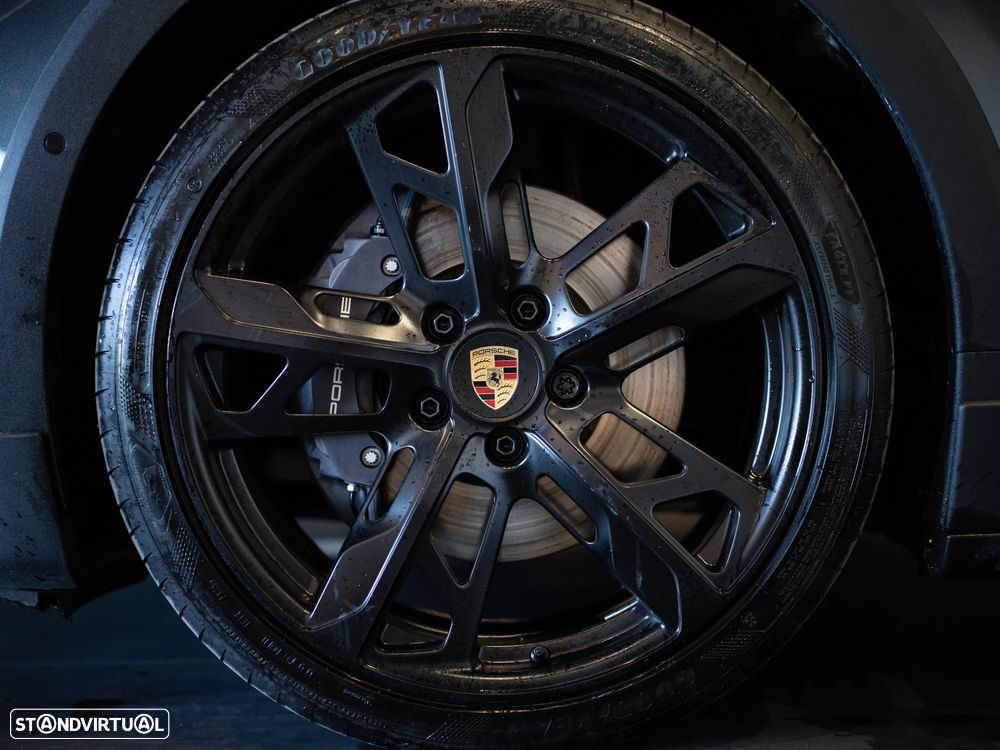 Porsche Taycan Cross Turismo 4 - 17