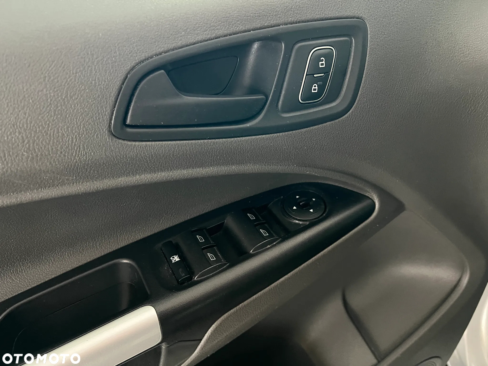 Ford Transit Connect - 19