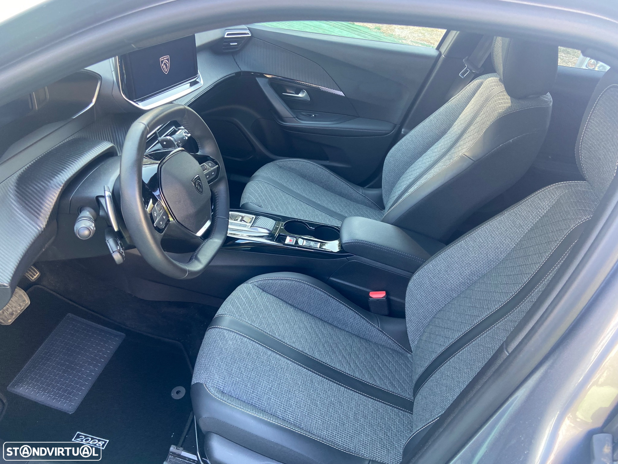 Peugeot 2008 1.2 PureTech Allure EAT8 - 11