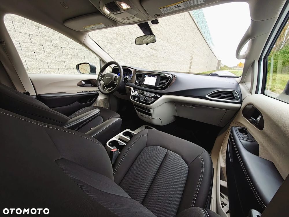 Chrysler Pacifica - 11