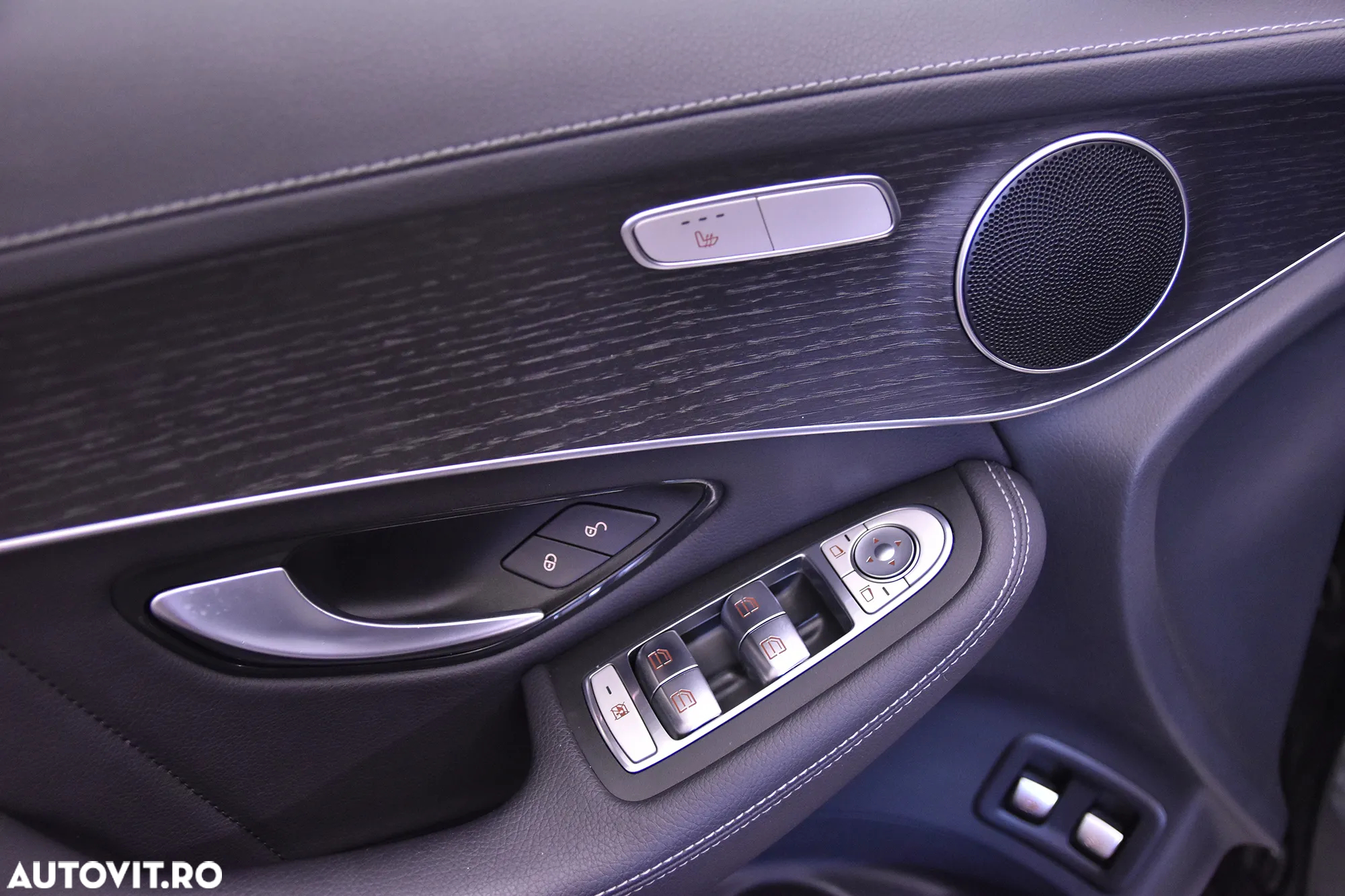 Mercedes-Benz GLC 300 e 4Matic 9G-TRONIC AMG Line - 14