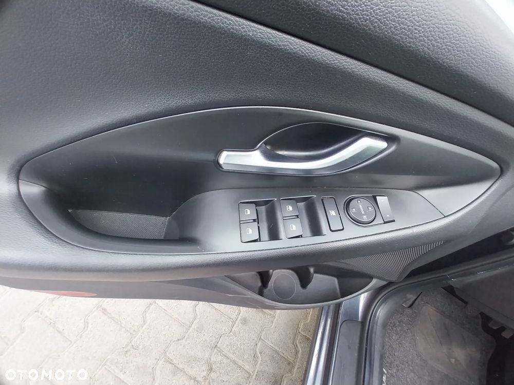 Hyundai i30 1.4 Classic + - 14