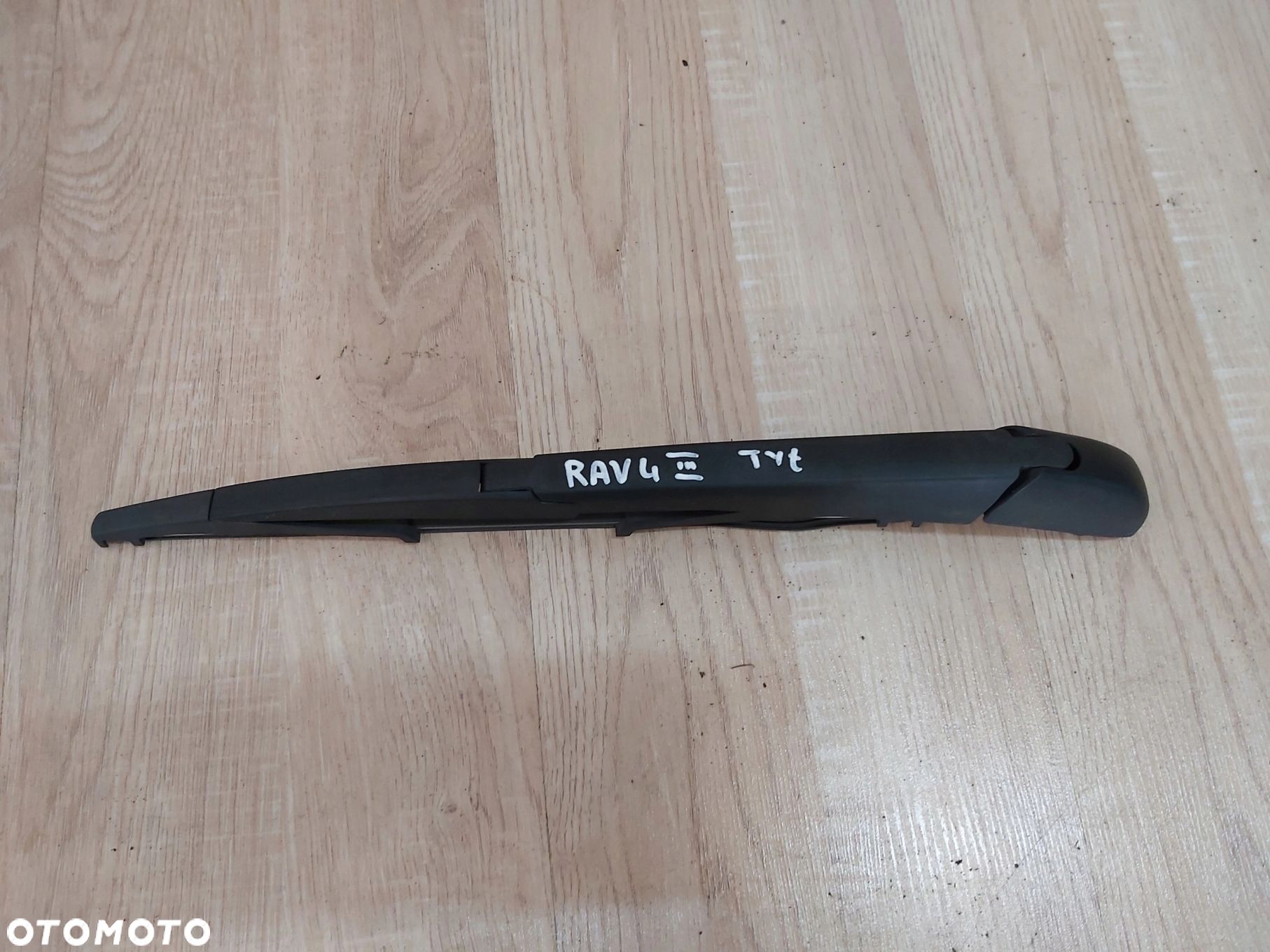 Toyota Rav4 III ramie wycieraczki tył klapy - 1