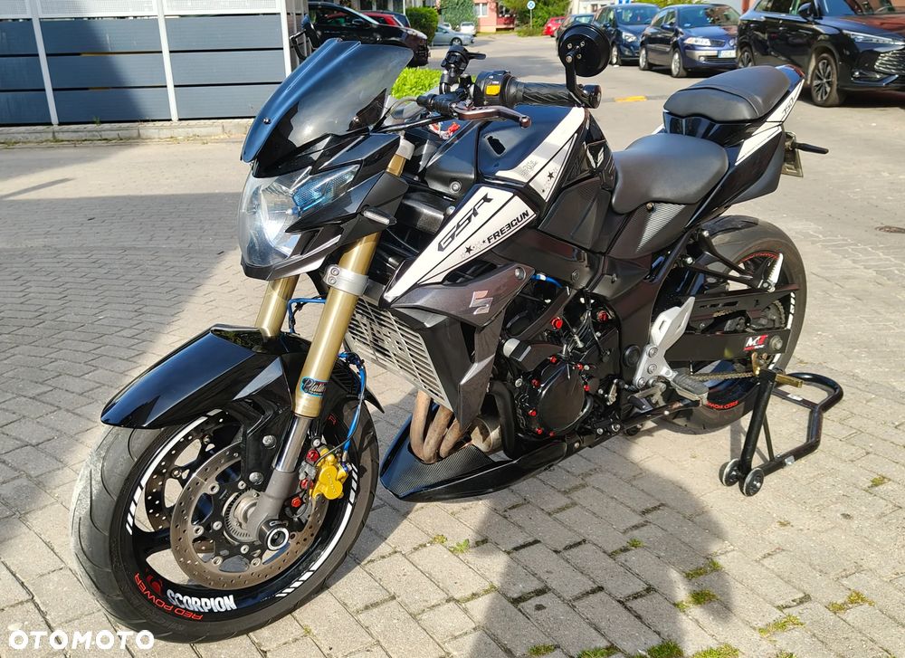 Suzuki GSR - 3
